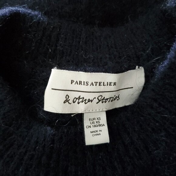 Elegant Black Sweater with Gold Accents - Picture 6 of 8